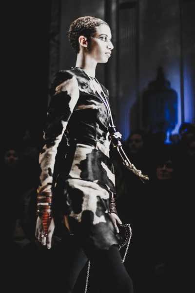 Look 29